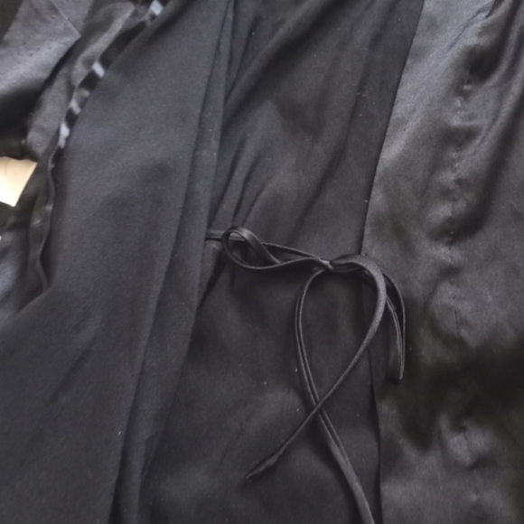 Victoria's Secret Black Satin Short Robe Sz S/M - Picture 9 of 11